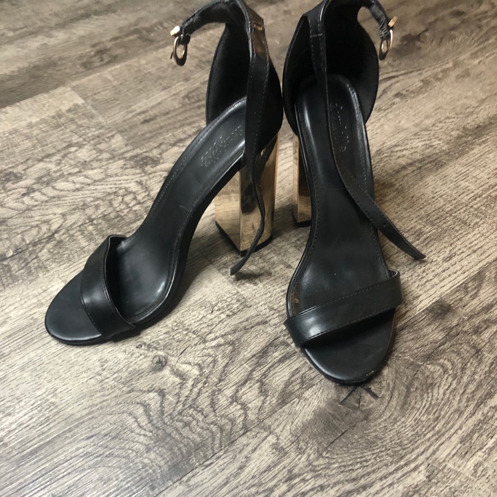 Black/Gold Heel